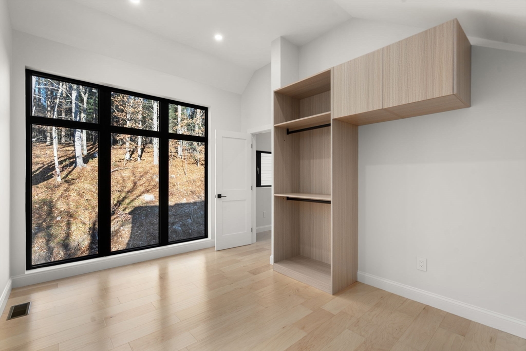 83 Glen St