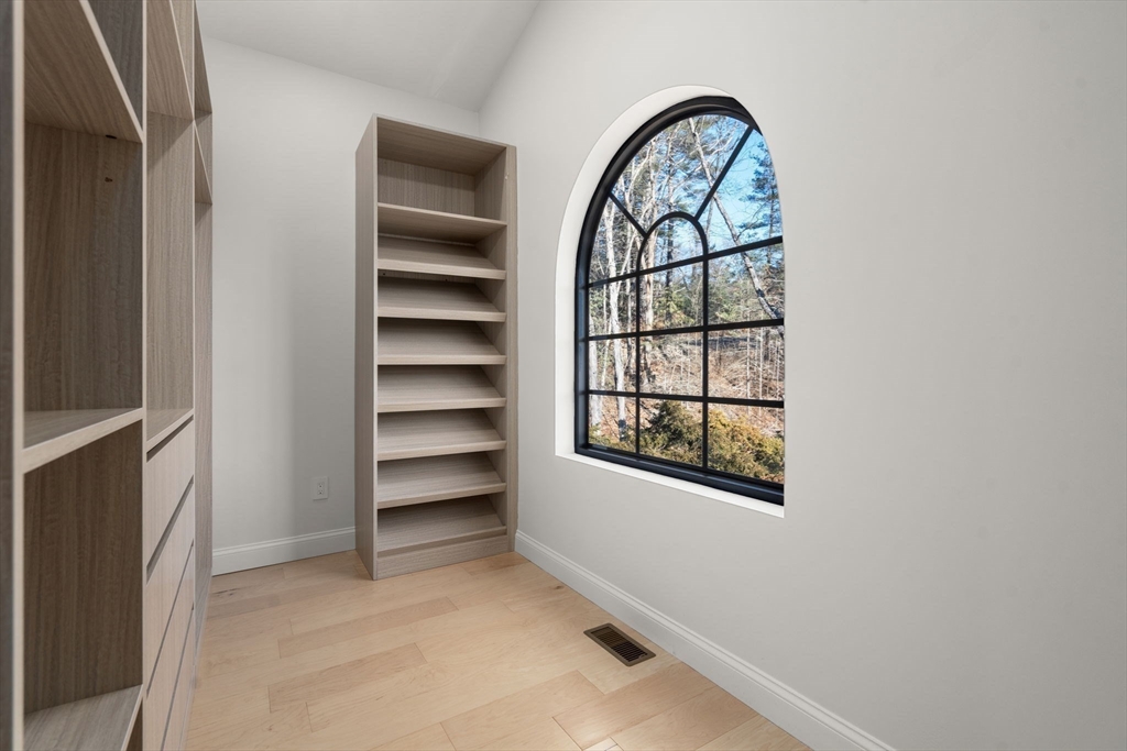 83 Glen St