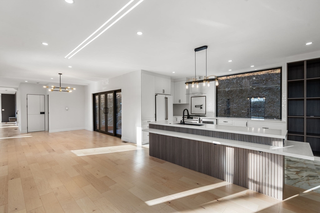 83 Glen St