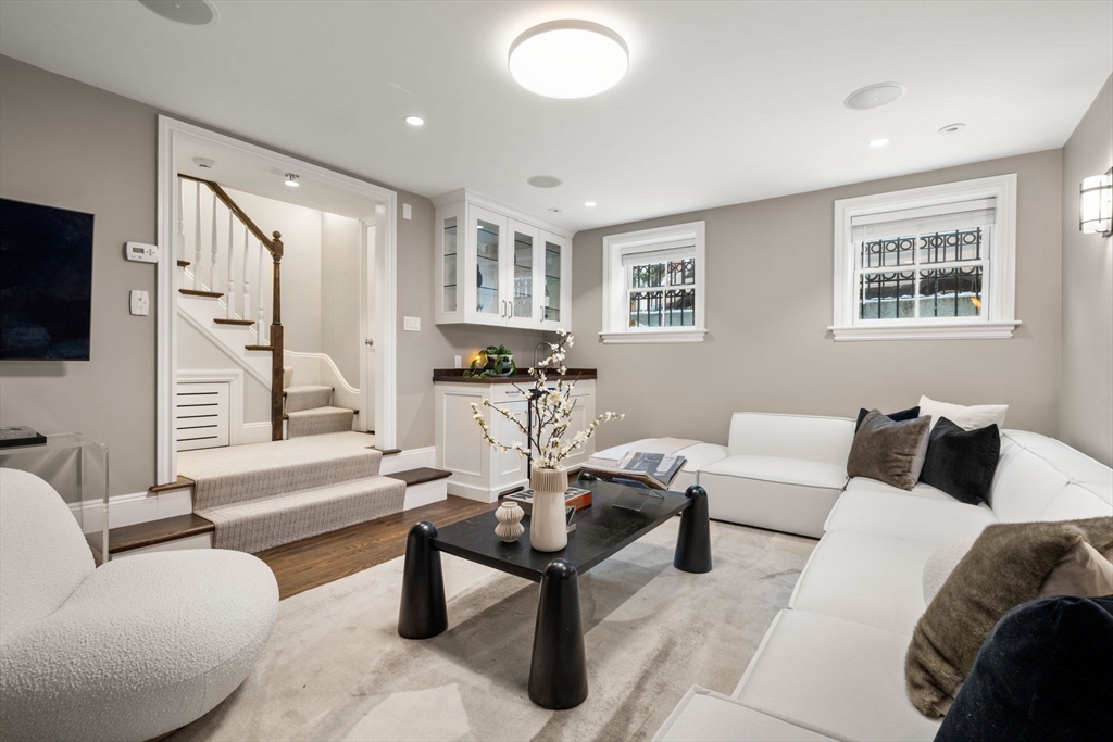 10 Bond Street