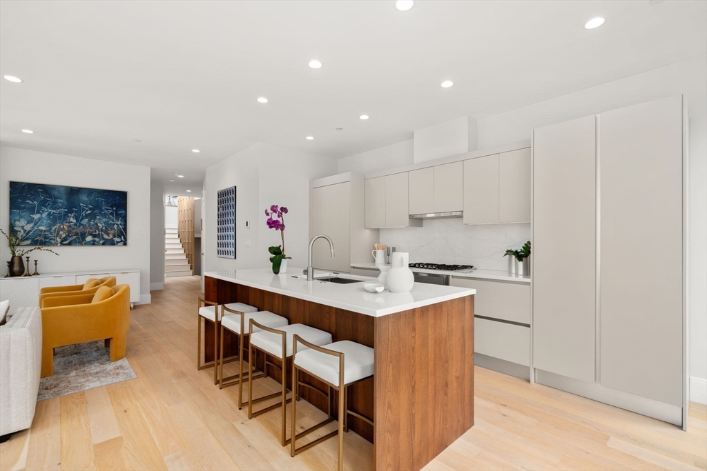 67 Church St Unit: PH6