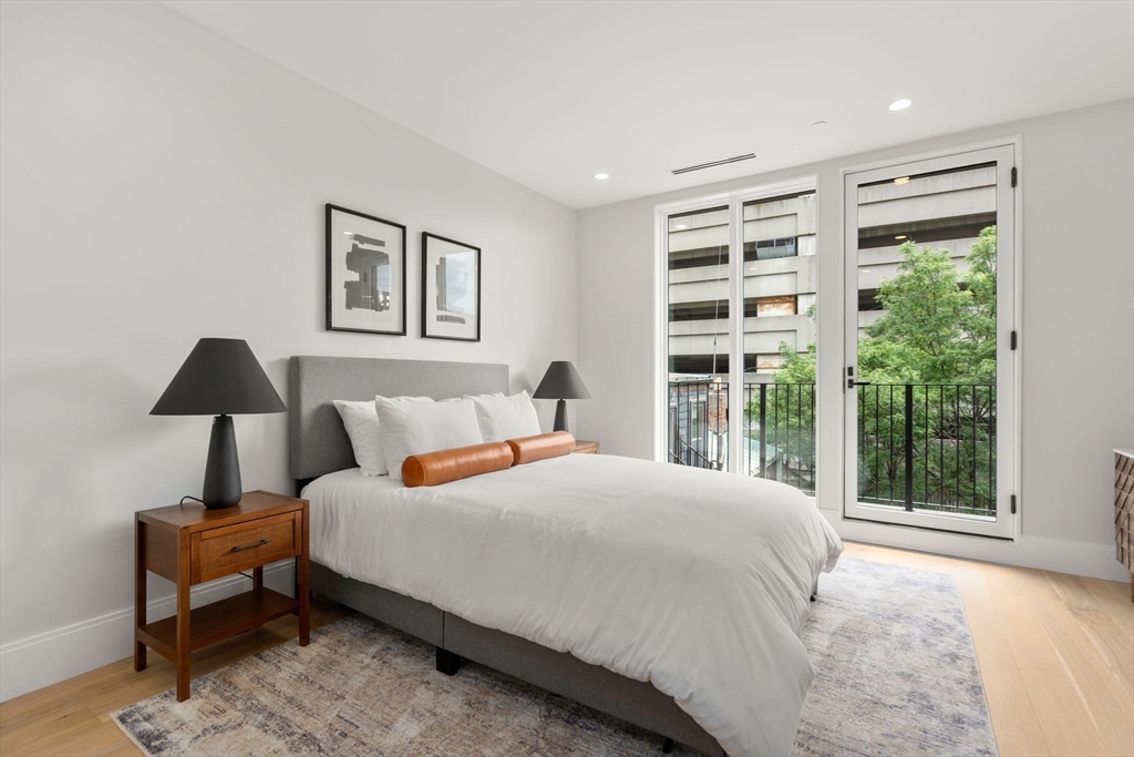 67 Church St Unit: PH6
