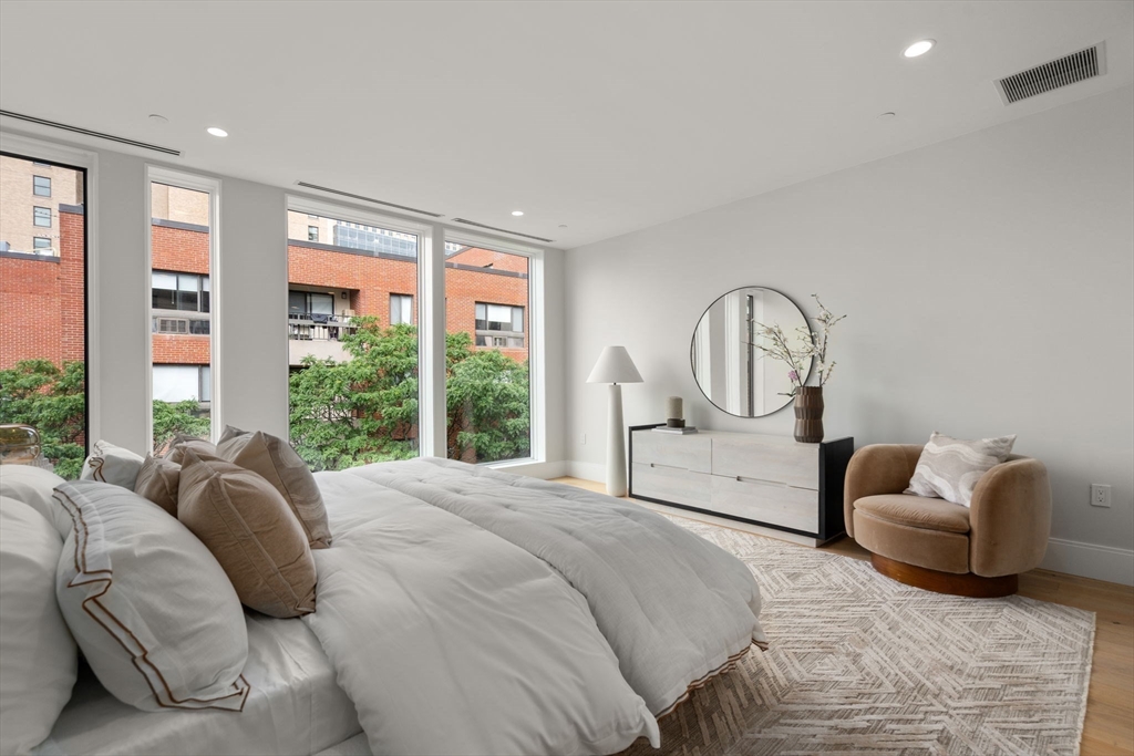 67 Church St Unit: PH6