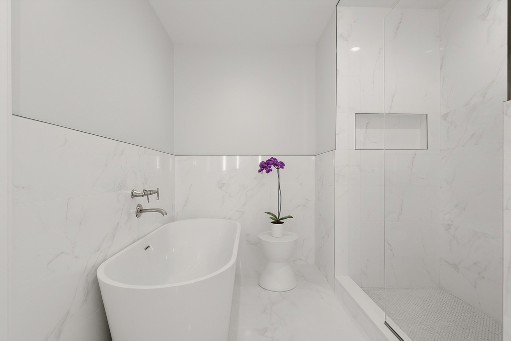 67 Church St Unit: PH6