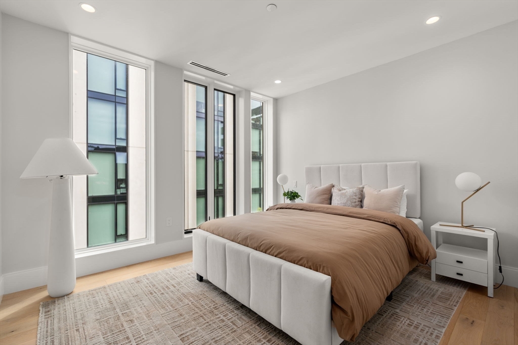 67 Church St Unit: PH6