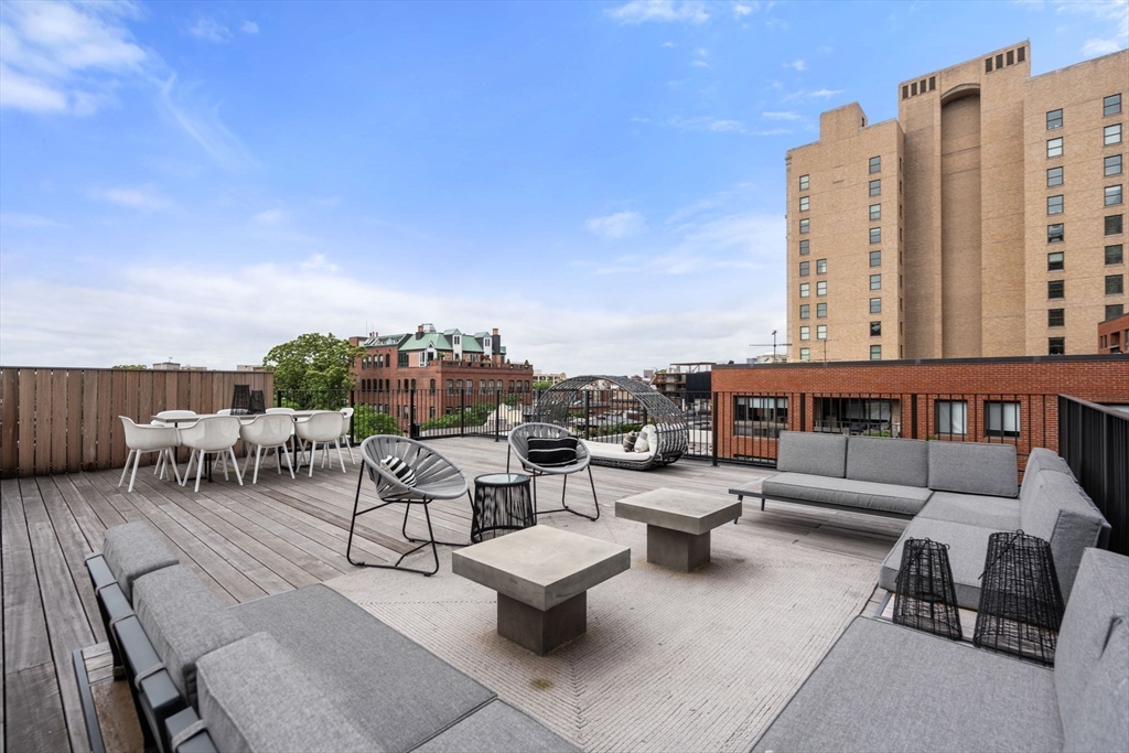67 Church St Unit: PH6