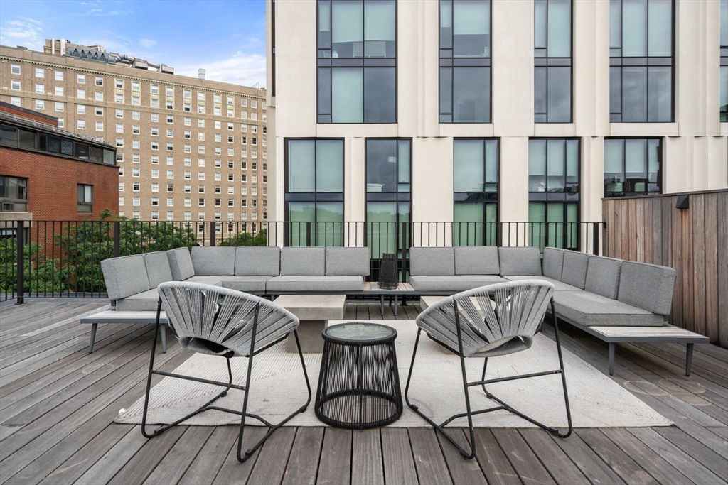 67 Church St Unit: PH6