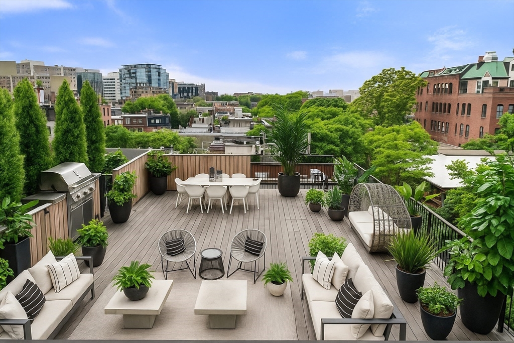 67 Church St Unit: PH6