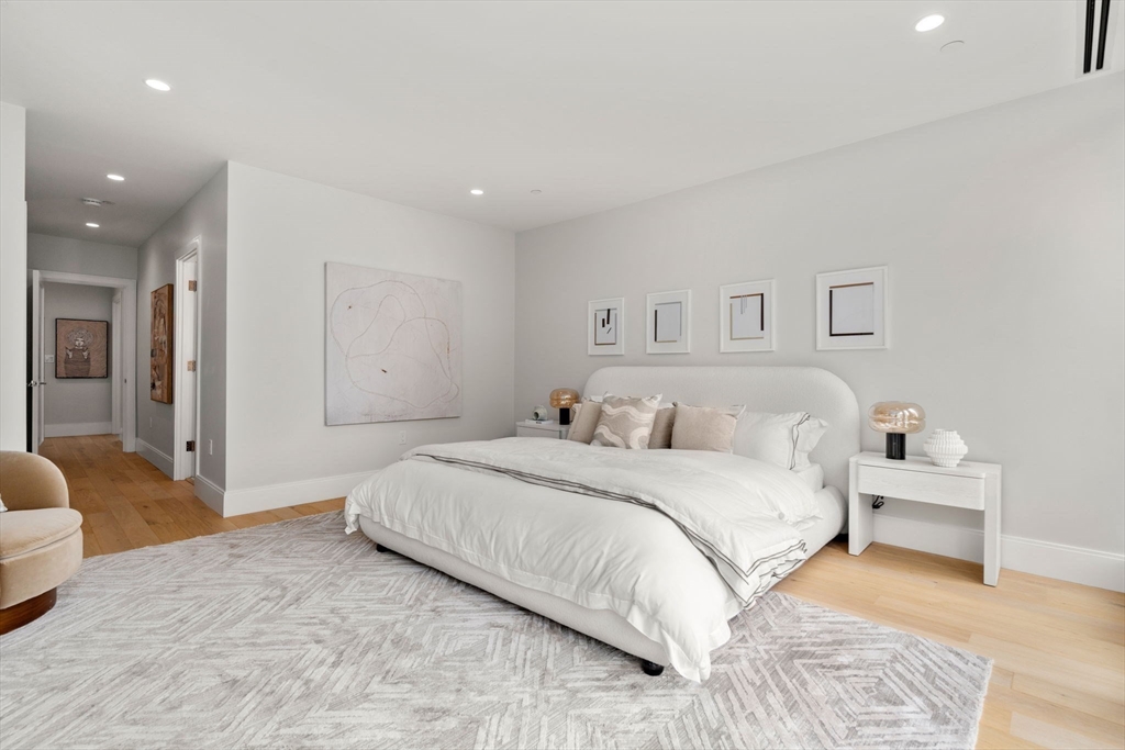 67 Church St Unit: PH6