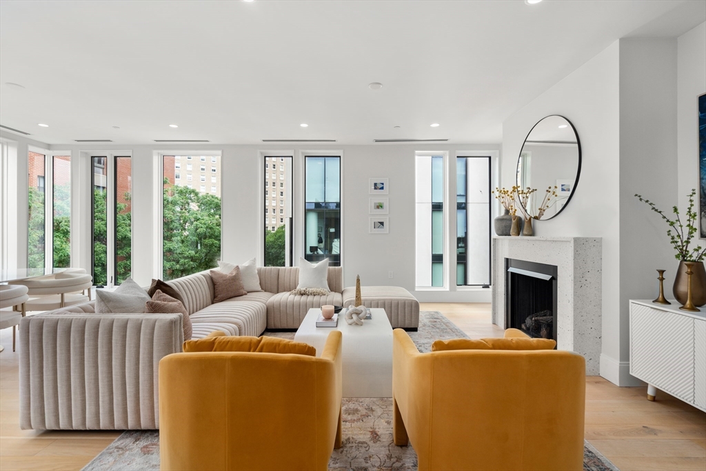 67 Church St Unit: PH6