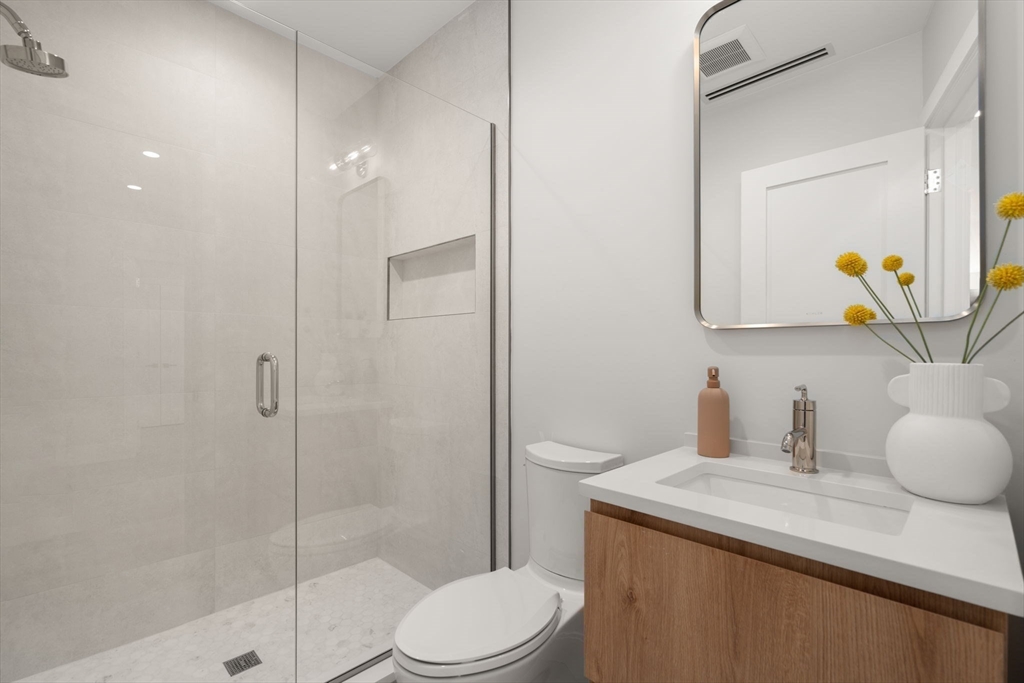 67 Church St Unit: PH6