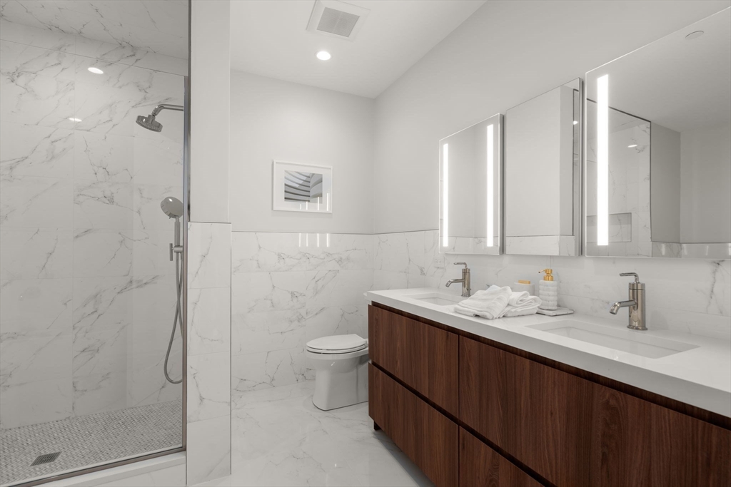 67 Church St Unit: PH6