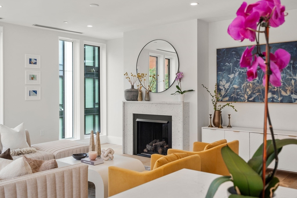 67 Church St Unit: PH6