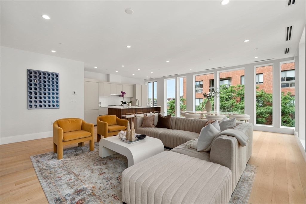 67 Church St Unit: PH6
