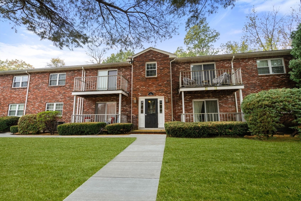 8 Kingswood Dr # D5, Abington Unit: D5