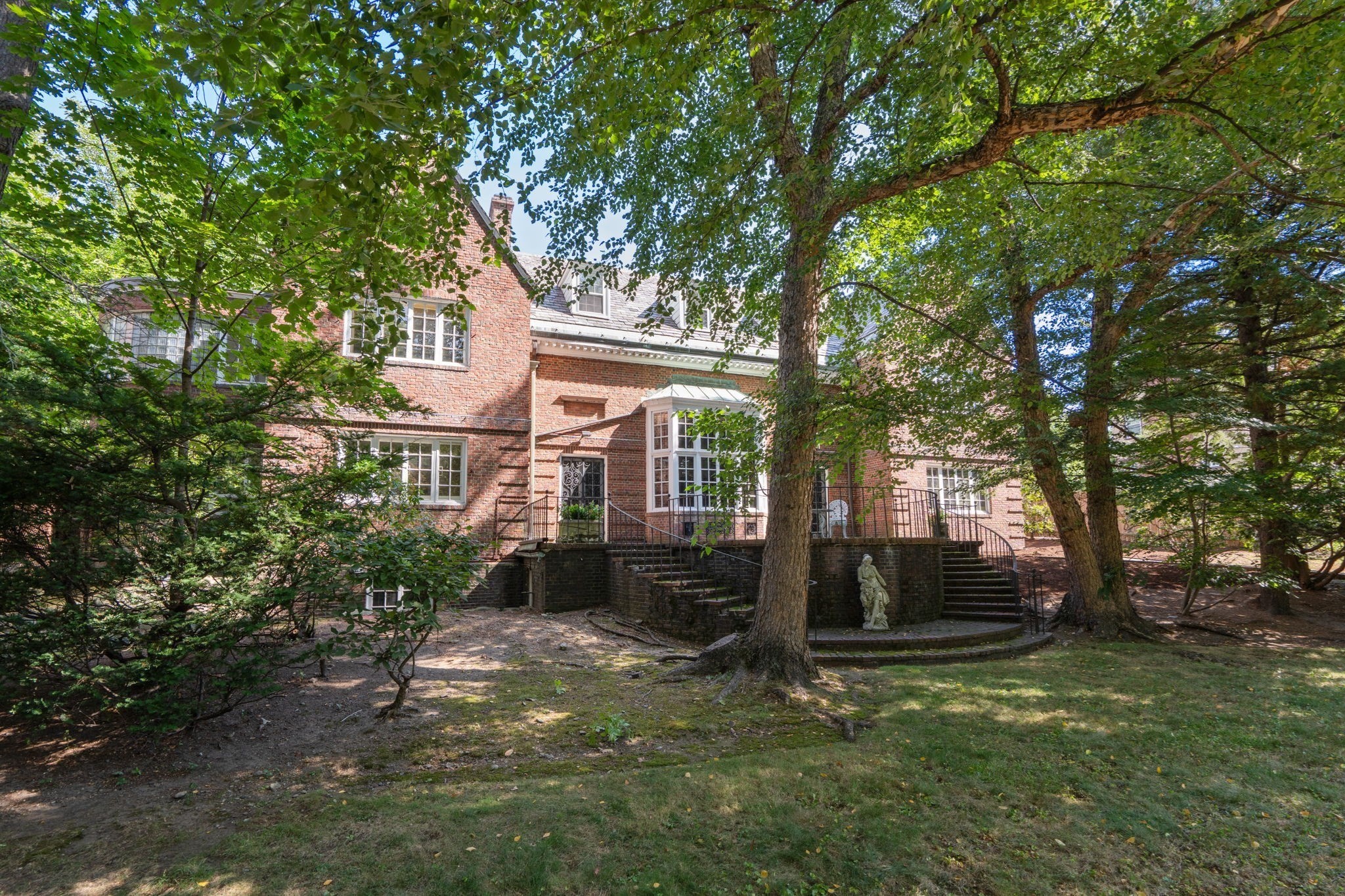 180 Ivy St