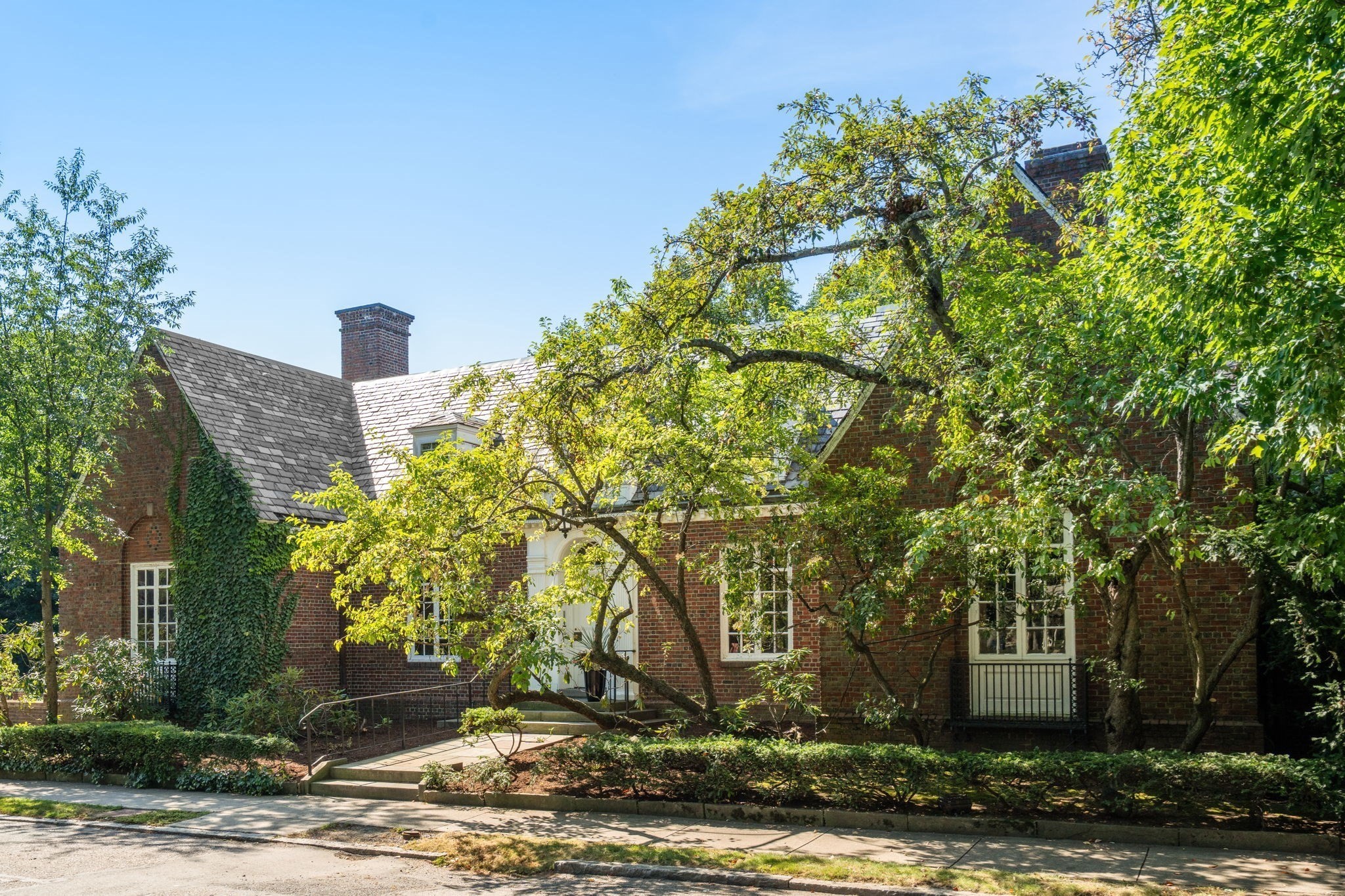 180 Ivy St