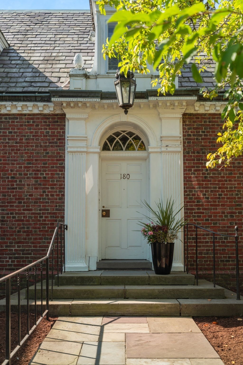 180 Ivy St
