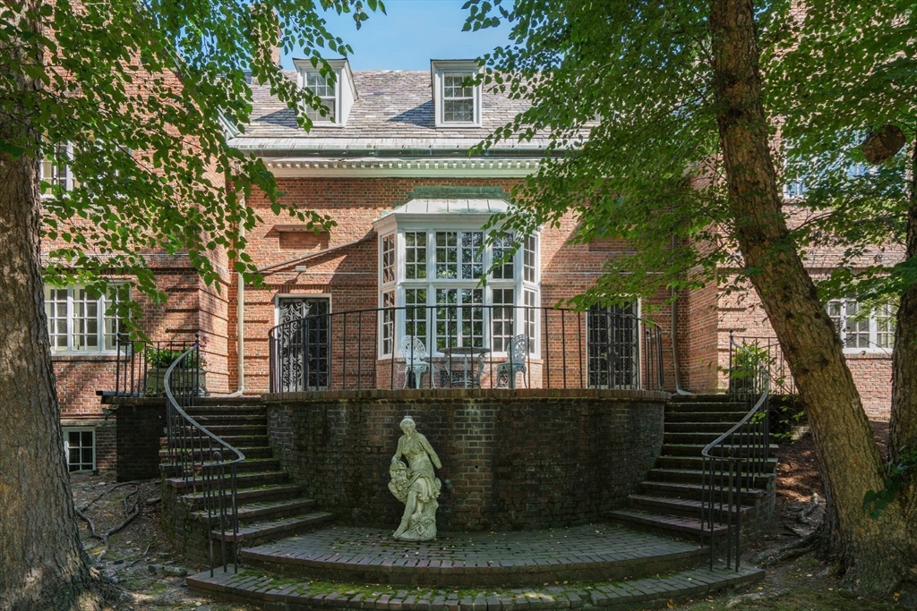 180 Ivy St