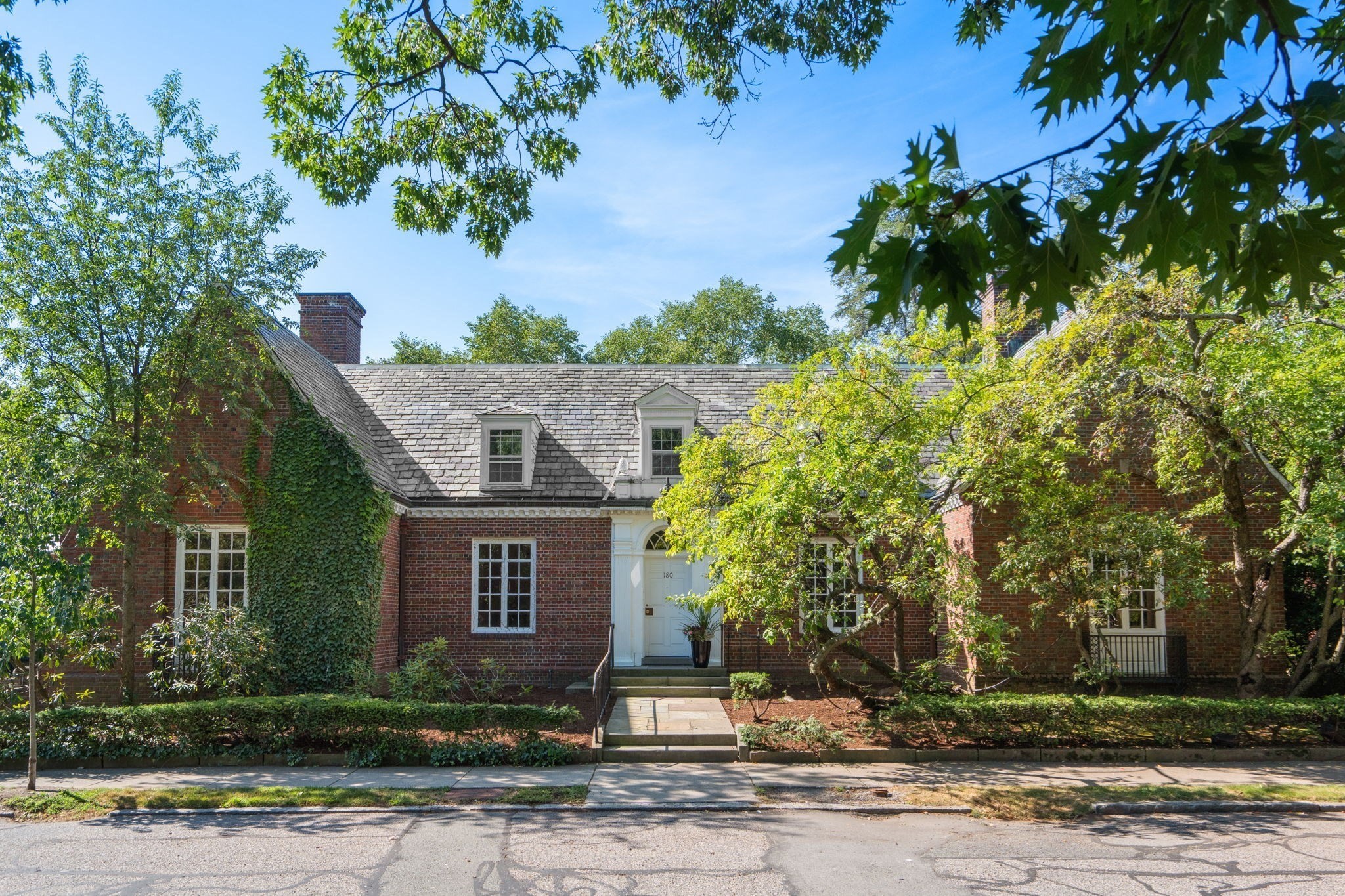 180 Ivy St