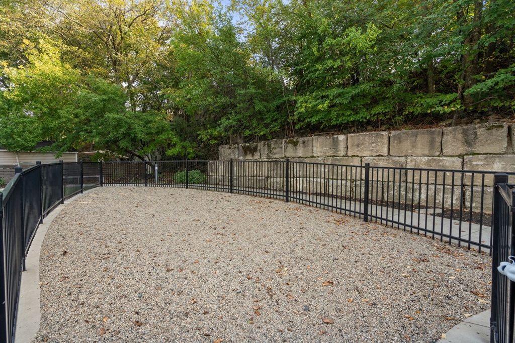 21 Soldiers Field Pl # 408