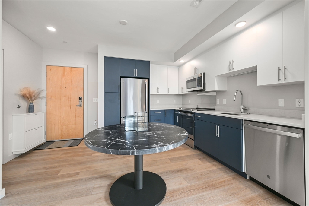 21 Soldiers Field Pl # 408