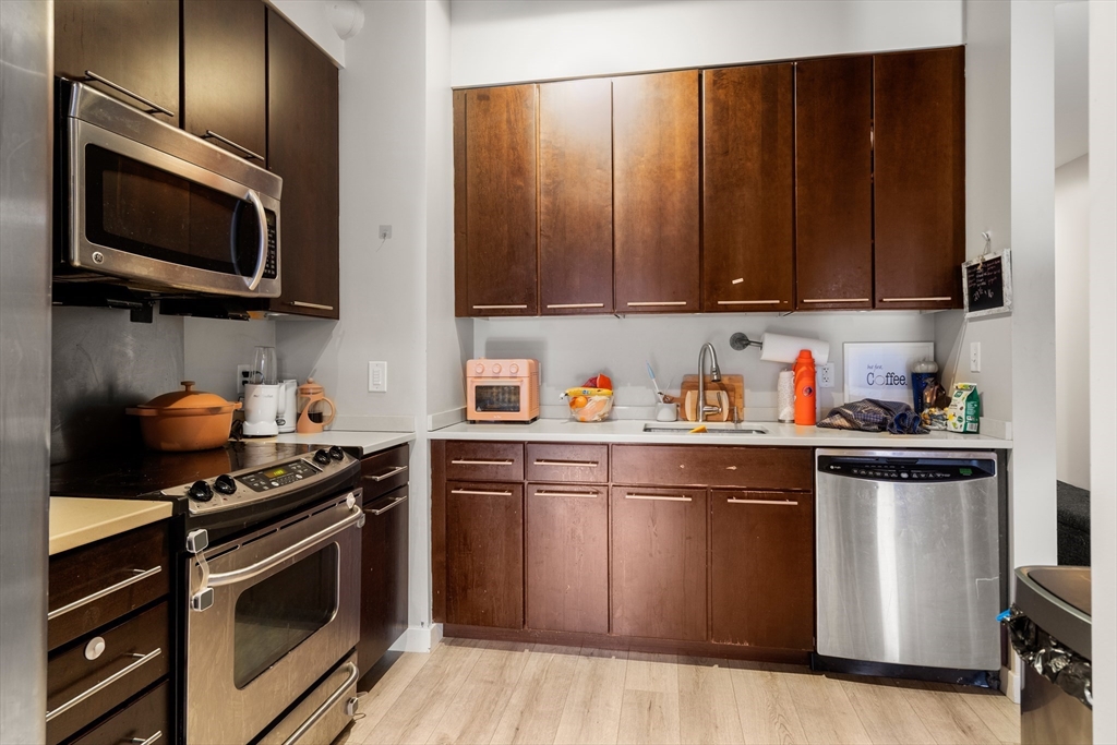 1241-1255 Adams St # B302