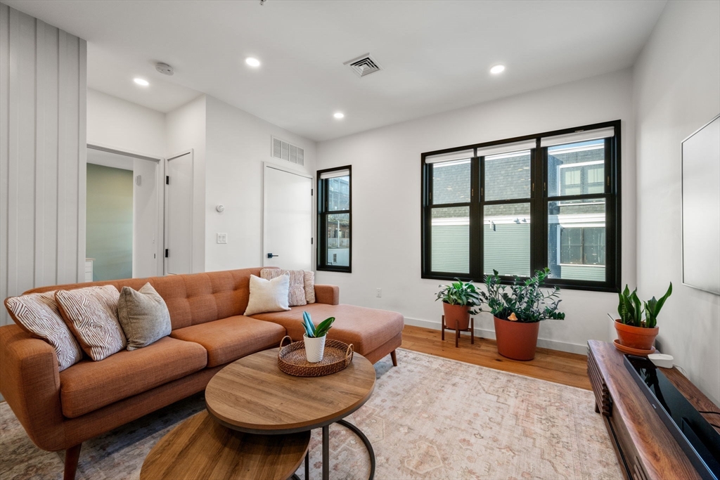 211 Condor St # 7