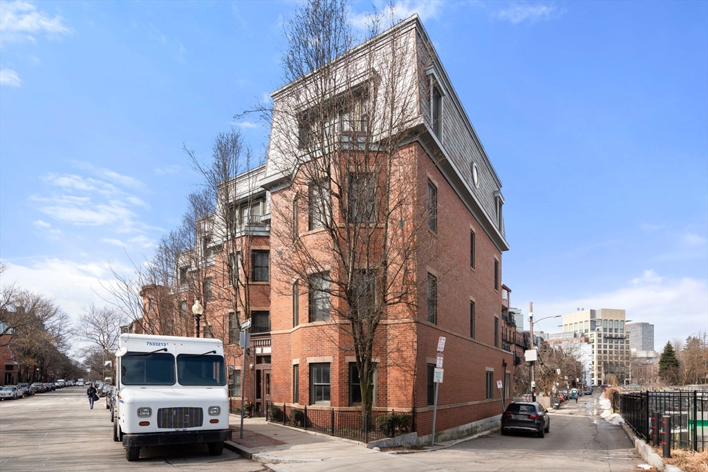 219 Shawmut Ave # 1B