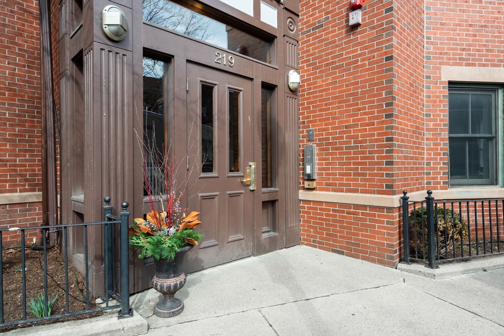 219 Shawmut Ave # 1B