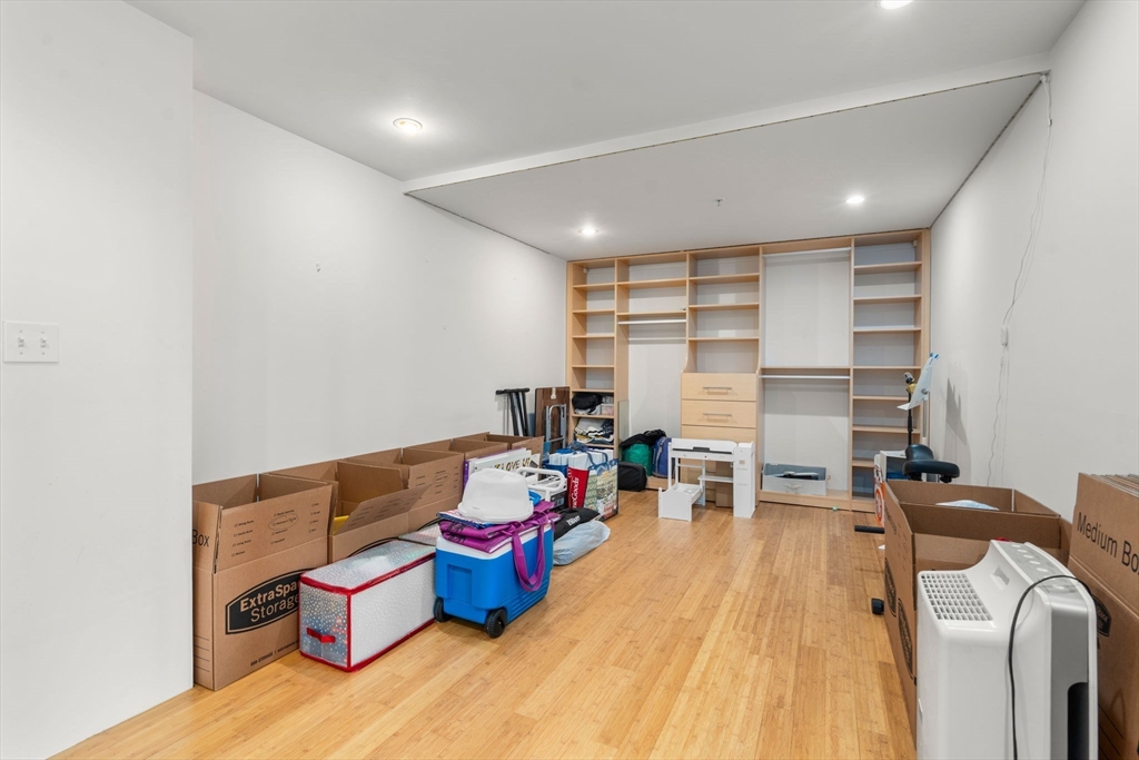 156 Porter St # 353