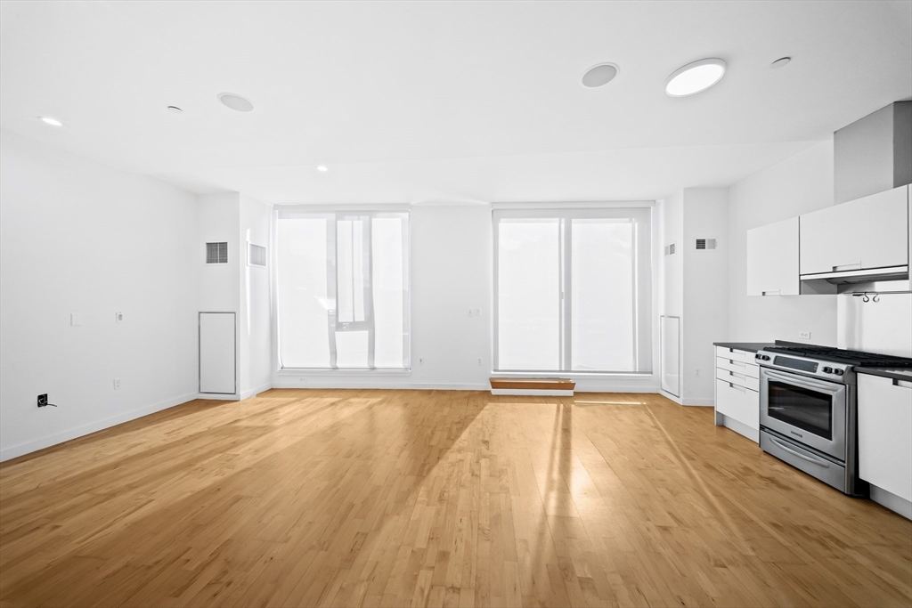 346 Congress Street # 609