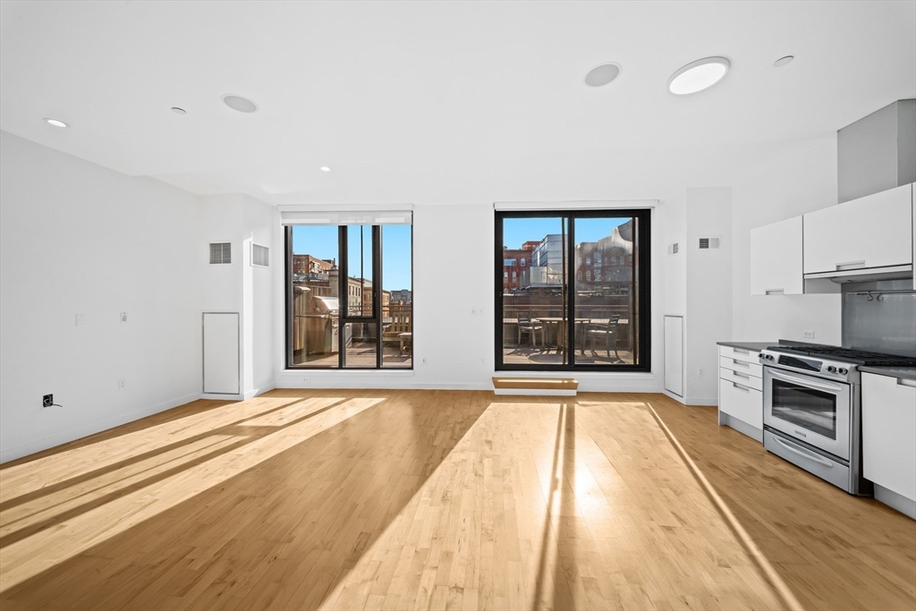 346 Congress Street # 609