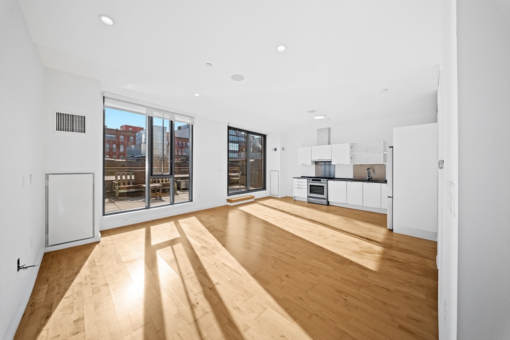 346 Congress Street # 609