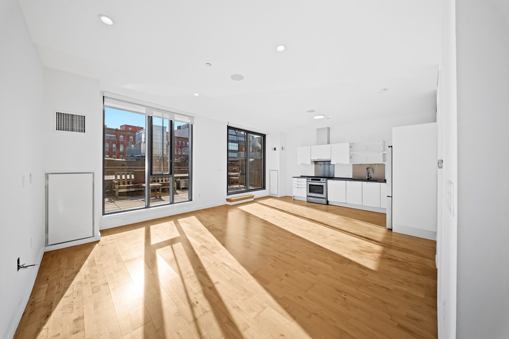 346 Congress Street # 609