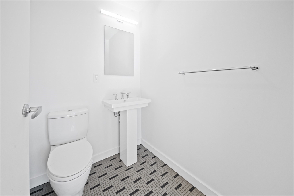 346 Congress Street # 609