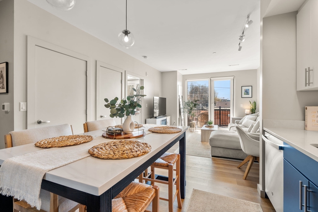 21 Soldiers Field Place # 206