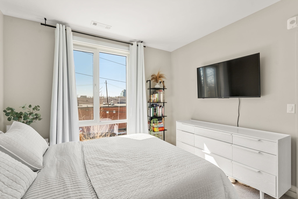 21 Soldiers Field Place # 206
