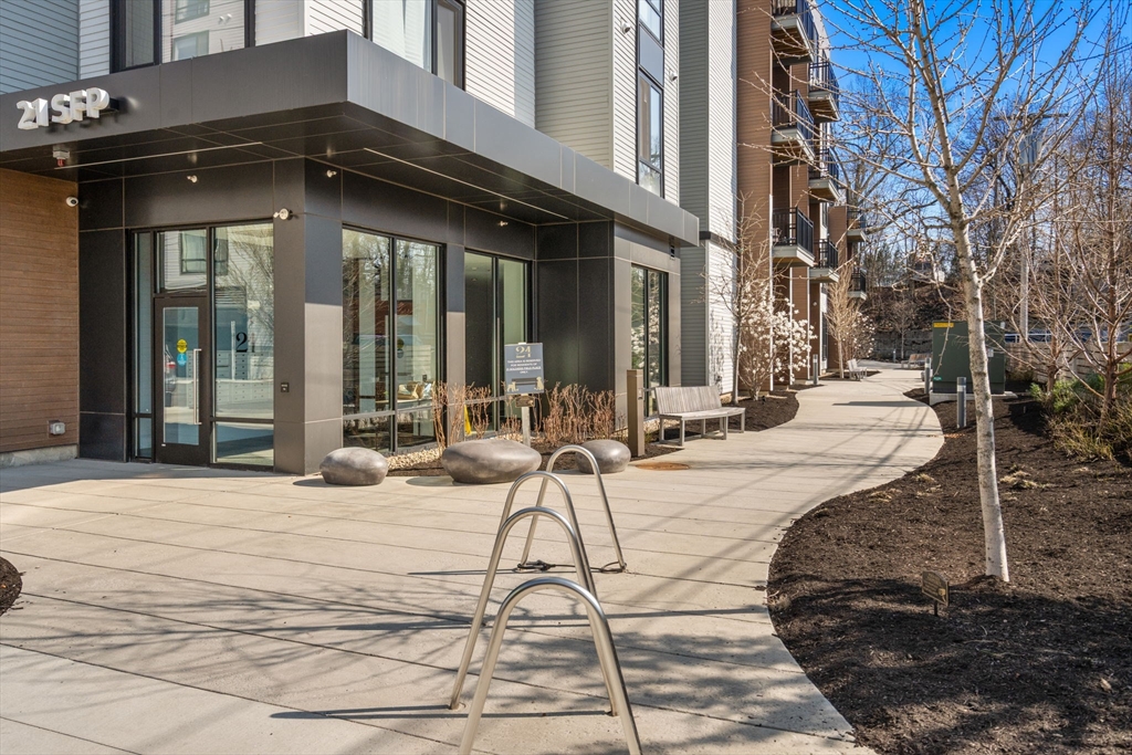 21 Soldiers Field Place # 206