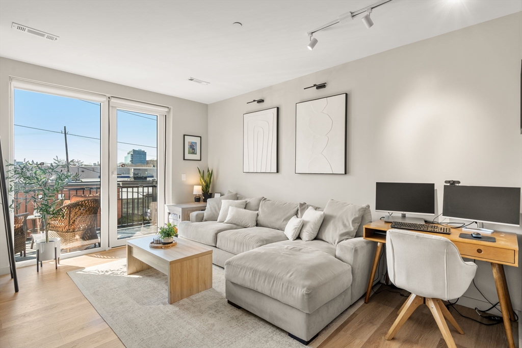 21 Soldiers Field Place # 206