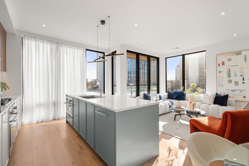 595 Albany Street # 401
