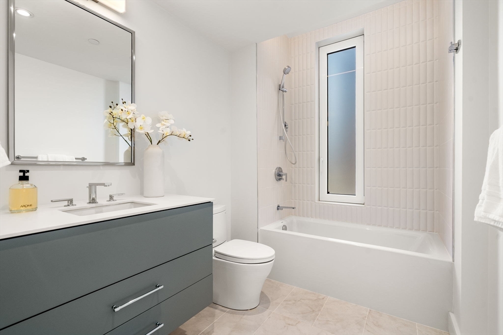 595 Albany Street # 401