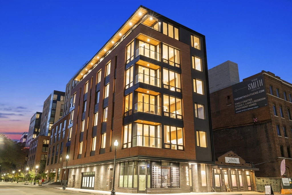 595 Albany Street # 401