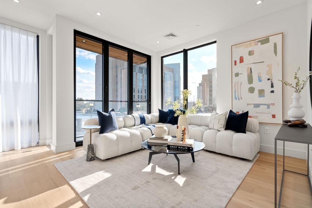 595 Albany Street # 401
