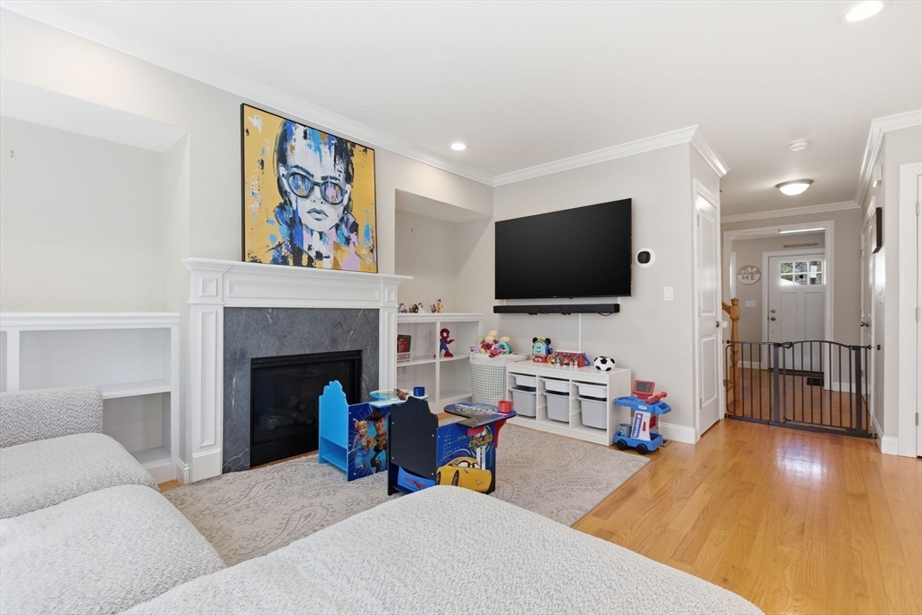 7 Spring Ct # A