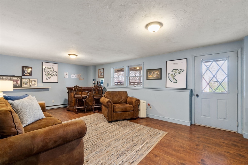 6 Luigi Ave