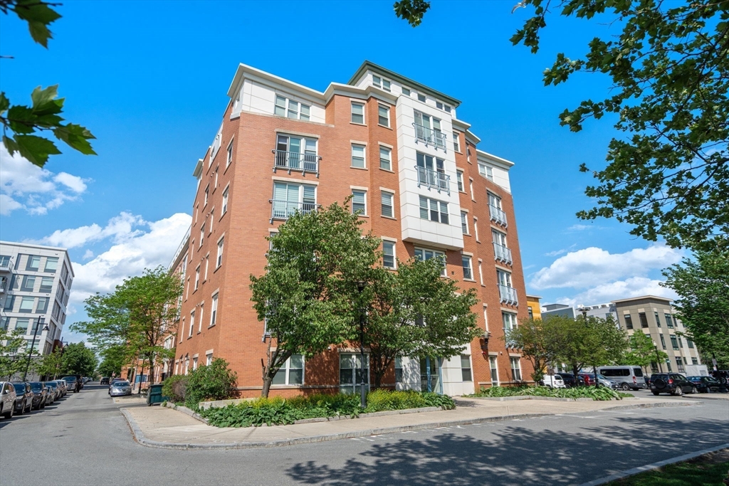 113 Sumner St # 32