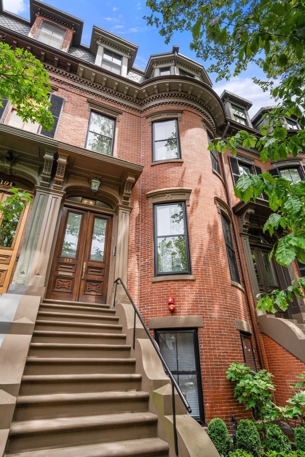 189 W Brookline St