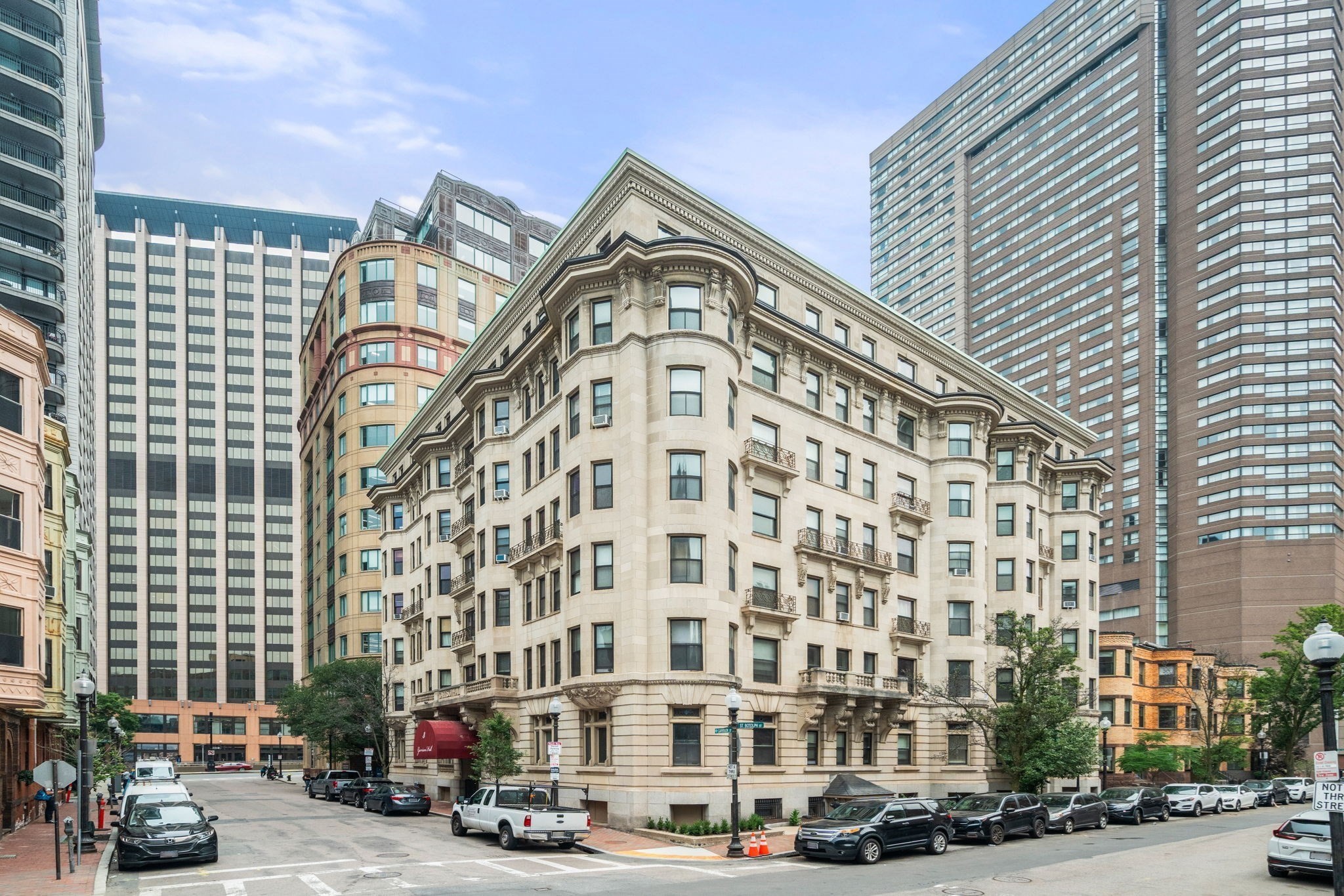 8 Garrison Street # 606