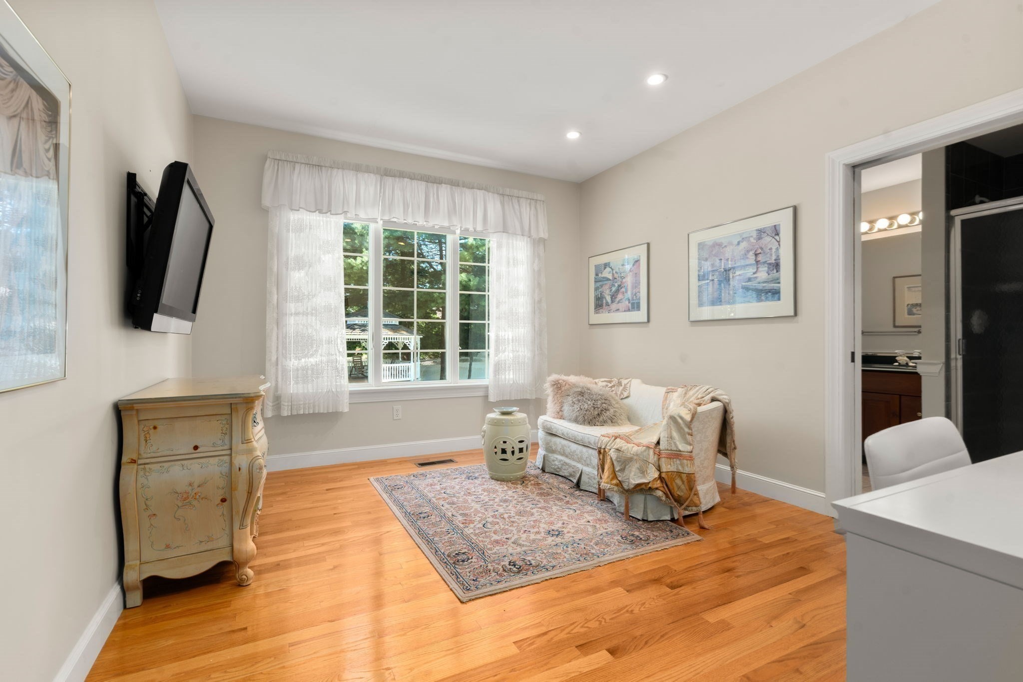 5 Elizabeth Way